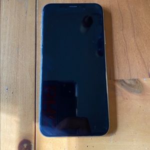 Used iPhone X. Works perfect cracked back screen